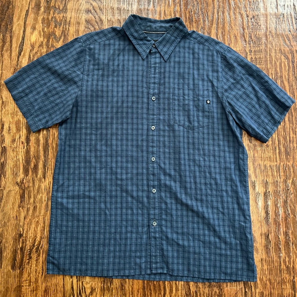 Men’s Marmot short sleeve shirt. Gently worn. Size Large